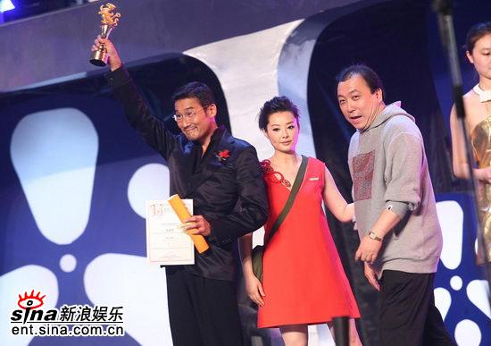 图:梁家辉获大学生电影节最受欢迎香港演员奖