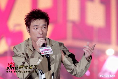 图文：许志安音乐会邀请众好友谈及郑秀文流泪(8)