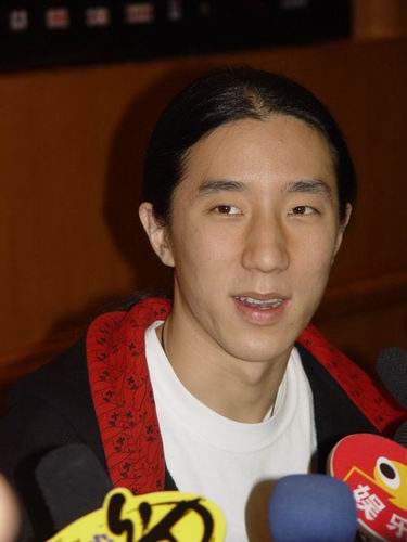 房祖名叶蓓陈坤现身校园为天地英雄榜造势(图)
