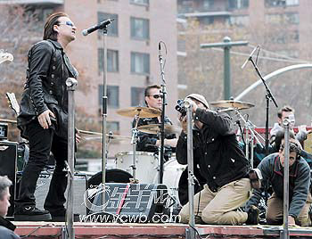 U2新专辑打败阿姆 登上美国流行音乐排行榜第