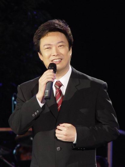 费玉清2004上海演唱会情深款款登场(组图)