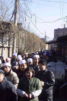 图文:马三立葬礼在天津举行--送葬队伍