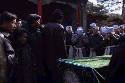 图文:马三立葬礼在天津举行--亲友含泪送灵柩