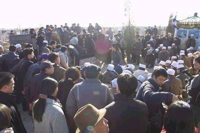 图文:马三立葬礼在天津举行--大批群众前来送葬