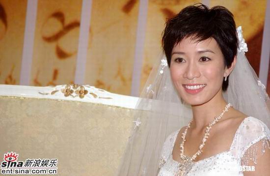 图文:张智霖佘诗曼拍婚纱照 阿佘称不理会绯闻