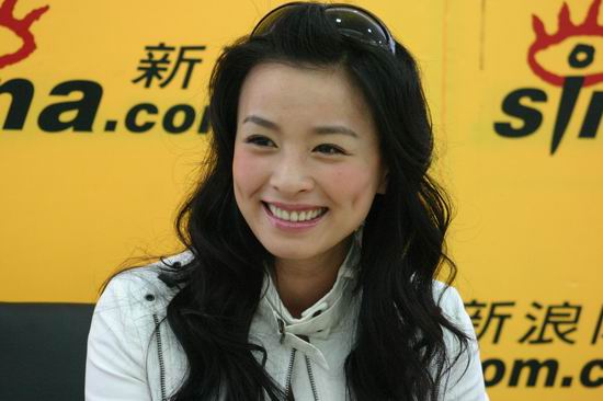 图文：酒窝美女张庭第二次作客新浪聊天(7)