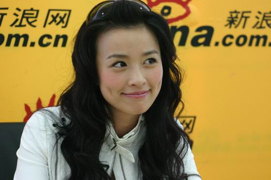 图文：酒窝美女张庭第二次作客新浪聊天(9)
