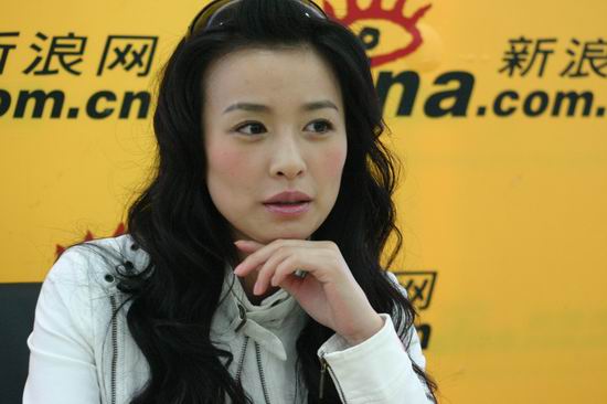图文：酒窝美女张庭第二次作客新浪聊天(11)