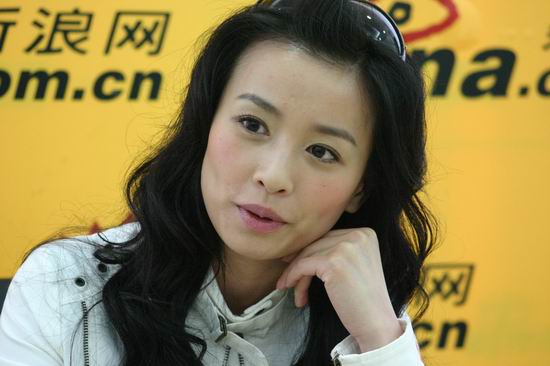 图文：酒窝美女张庭第二次作客新浪聊天(12)
