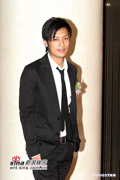 图文:杜汶泽迎娶田蕊妮众圈中好友前去贺喜(21)
