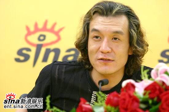 图文：主持人李咏作客新浪畅谈激情成就梦想(2)