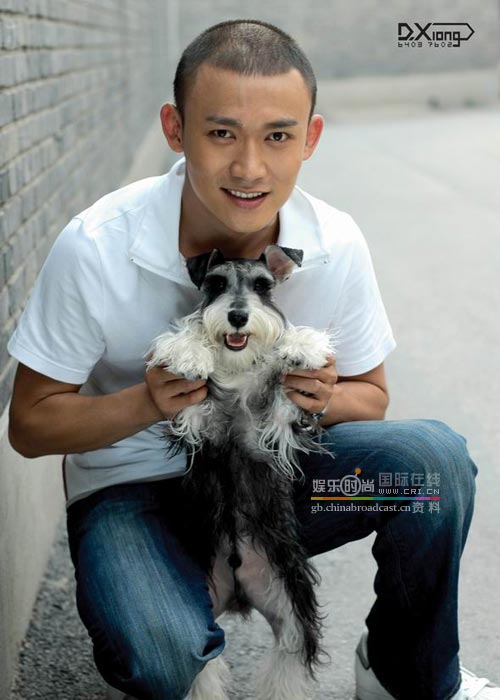 图文：聂远全新酷版写真张扬动感青春可爱多