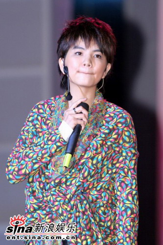图文:2006跨年三大天后同台-ella