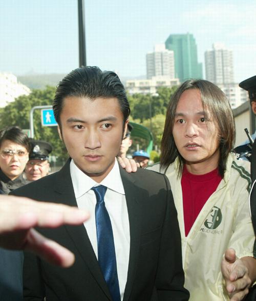 组图:谢霆锋出庭应讯+撞车案被判停牌六个月