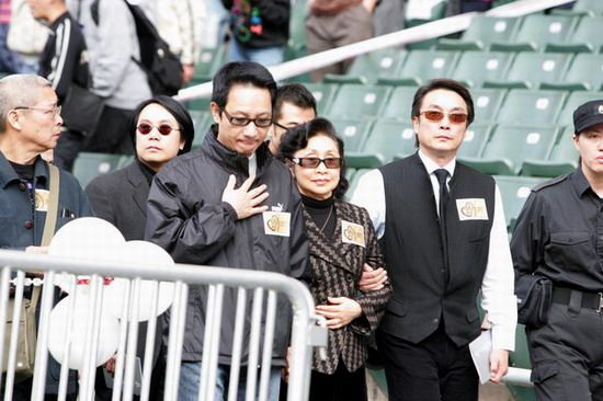 图文：黄霑追思会举行亲朋好友送才子最后一程(11)