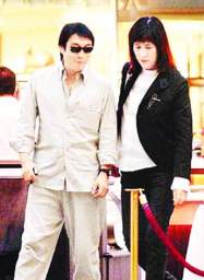 刘松仁与贵妇约会空姐老婆称只是小事我信任他