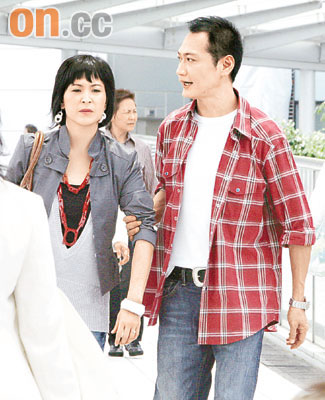 陶大宇与苏玉华拍摄时,被记者问及前妻,立即发火