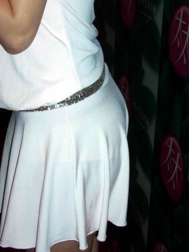 组图:林志玲上海代言产品透明白纱裙显底裤