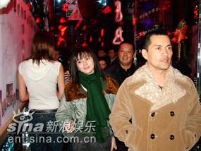 《转摘》关之琳当老板开酒吧 周年盛会亮相北京