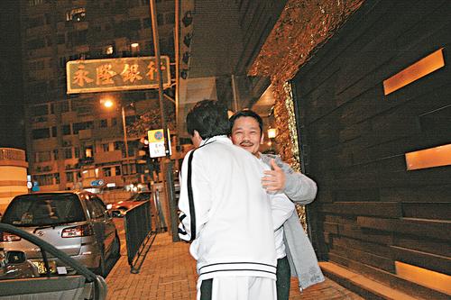 《转摘》房祖名兰桂坊狂欢 成龙平安夜打锣寻儿