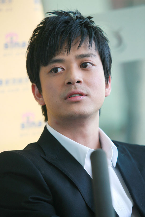 图文：陈晓东做客聊签约--凝视