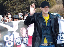 韩国男星苏志燮正式入伍大批Fans前来送行(图)