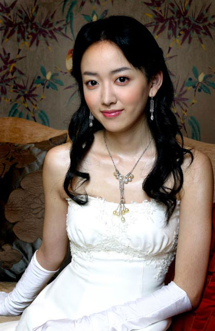 组图：《大长今》中的医女阿烈李世恩婚纱写真