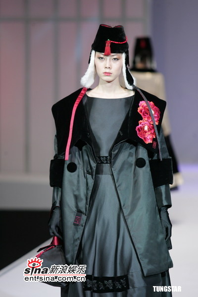 组图:韩国品牌服装秀 打造现代时尚浪漫主义