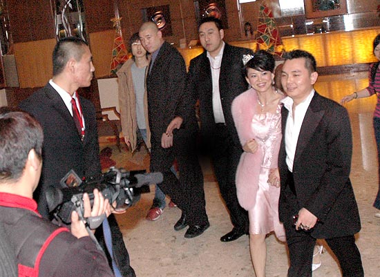 图文:李湘和李厚霖举行盛大婚礼 新人幸福亮相