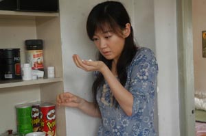哈妹薛佳凝看“药”发呆刷牙变“迟钝”(图)