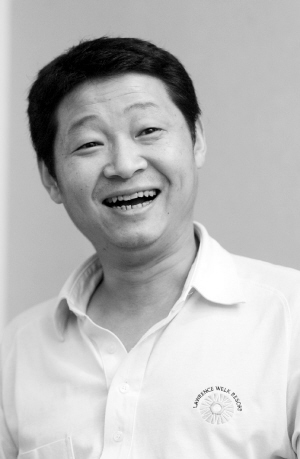 “三德子”赵亮自曝：我曾经和狗抢过饭碗(图)