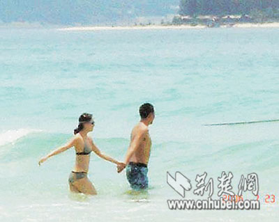 邓超孙俪海边亲密戏水地下恋情遭曝光(附图)