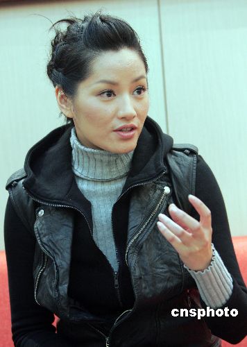 瞿颖否认欠款买宝马车称贷款合同并非本人签字