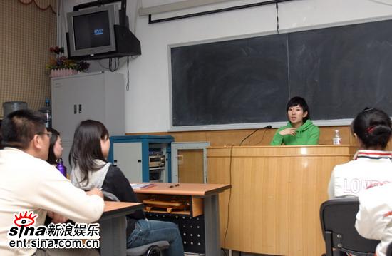 李霞中国传媒大学讲座 和同学分享工作经验【图】