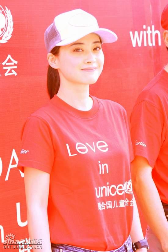 梅婷爱心延伸长城脚下助战抵抗艾滋病活动(图)