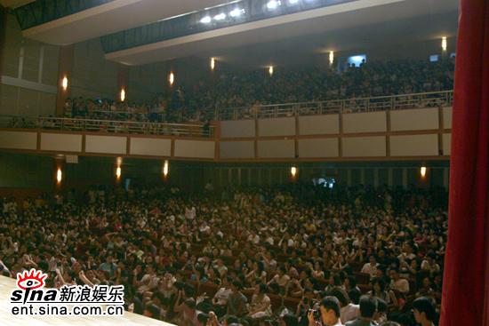 《转摘》刘烨做客传媒大学 现场气氛火爆几欲失控
