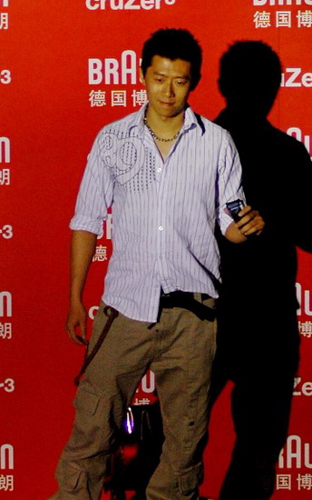 影帝夏雨与超级男模演绎胡须秀令人惊喜(组图)