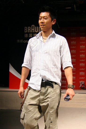 影帝夏雨与超级男模演绎胡须秀令人惊喜(组图)