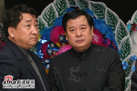 图文小灵堂吊唁马季姜昆和赵炎神情沉痛