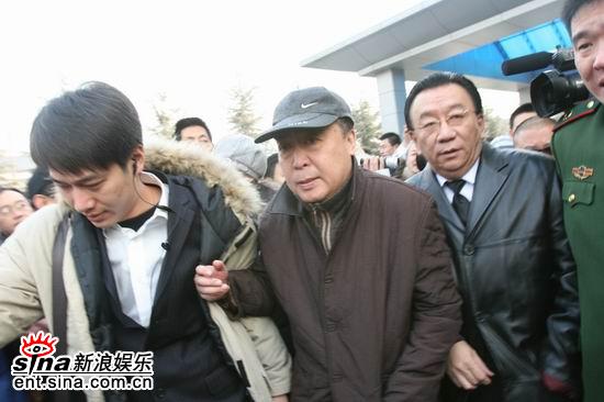 图文：马季追悼会八宝山举行--侯耀华赵炎等
