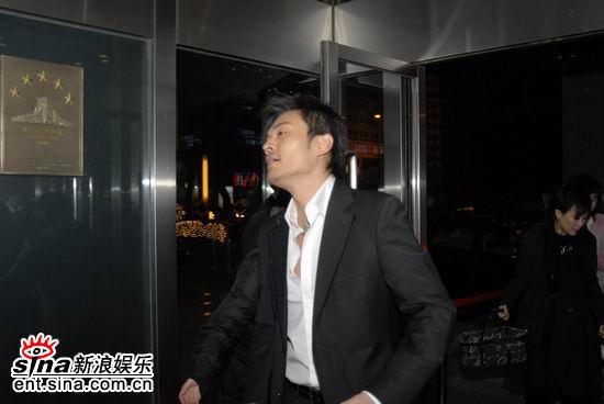 图文：嫣然天使基金筹款慈善晚宴--于小伟帅气