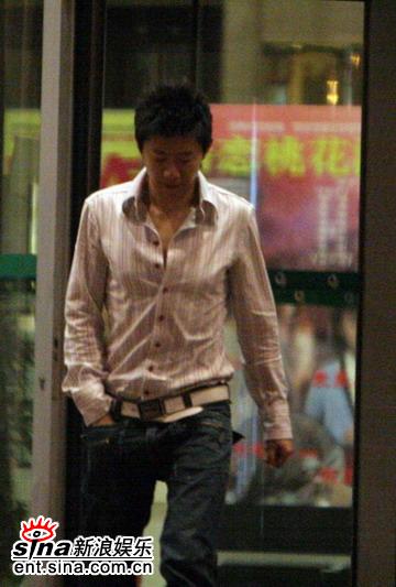 图文：夏雨袁泉擦肩而过--背后是暗恋的海报