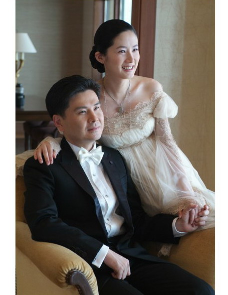 图文：沈银河今日成婚--满载幸福的沙发