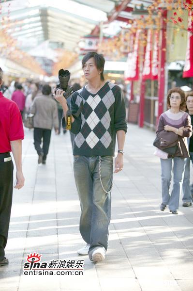 图文:何润东自称av男 日本拍摄写真--浅草寺