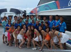 组图：青春之星澳洲秀泳装游览神奇的大堡礁
