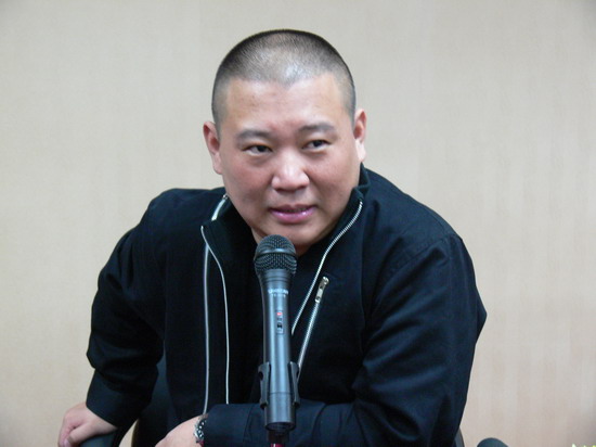 图文:郭德纲回应近期是是非非-仔细倾听