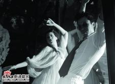 组图：甄子丹与爱妻跳起时尚锐舞诠释缠绵爱情