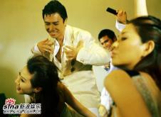 组图：甄子丹与爱妻跳起时尚锐舞诠释缠绵爱情