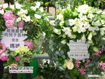 组图:周润发为岳父设灵“发嫂”难掩哀伤神情