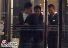 独家组图：黄晓明新女友曝光应采儿夜店见公婆